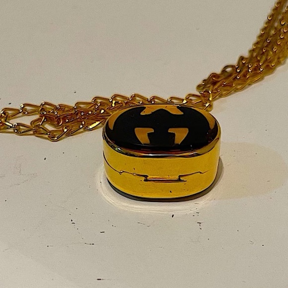 Authentic Vintage Gucci Rare Gold Plated GG Pillbox Pendant Necklace - Picture 4 of 8